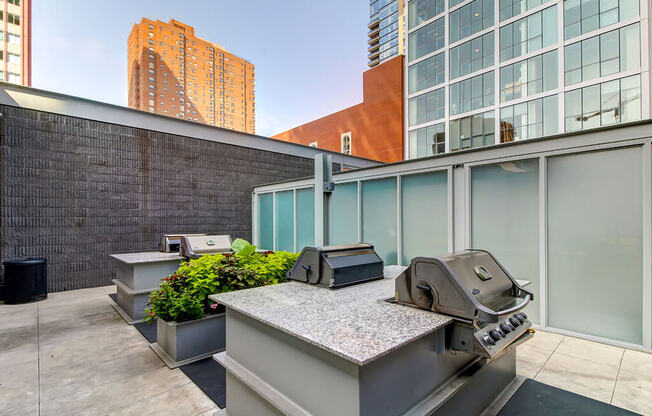 BBQ Grills at Eight O Five Apartments Chicago Outdoor Kitchen and BBQ