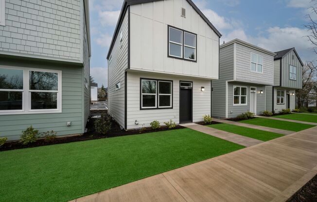 Brand New Newberg Homes- Up to 3 Months Free !