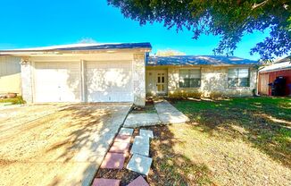 AVAILABLE NOW! 3 Bedroom / 2 Bath Home w/ Two Car Garage!