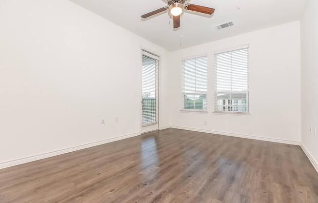 3 beds, 2 baths, 1,070 sqft, $1,299