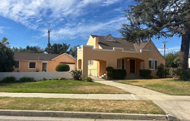 SPACIOUS HOME!!! 3 Bed/2 Bath 1504 soft $3,600/Month