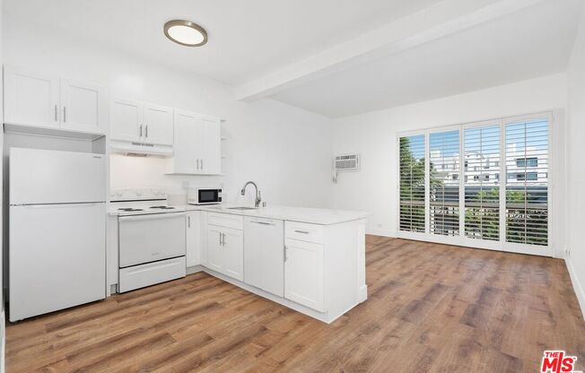 Studio, 1 bath, 405 sqft, $2,700, Unit 546