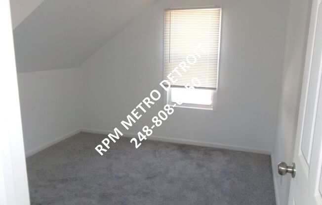 3 beds, 1 bath, $1,495, Unit (OM)