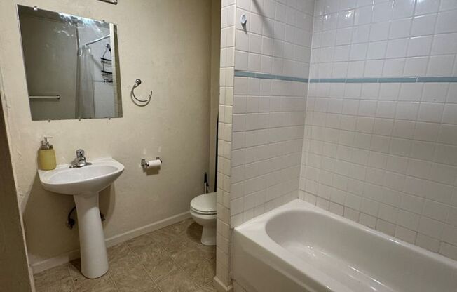 1 bed, 1.5 baths, $750, Unit Unit # 5