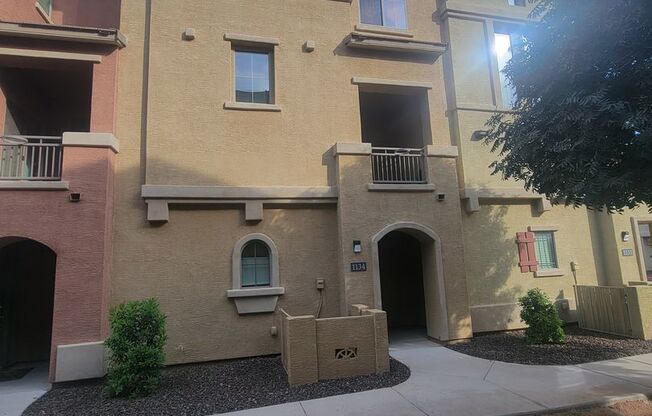 Great Chandler 2 bd 2.5 bth escape.