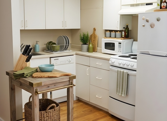 2 beds, 1 bath, 760 sqft, $3,850, Unit 706