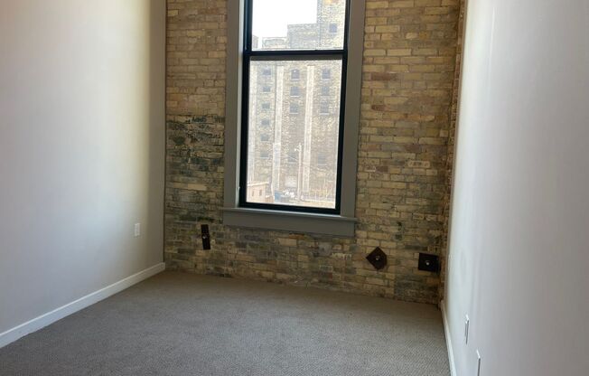 1 bed, 1 bath, 730 sqft, $1,595, Unit Cream City Lofts-506