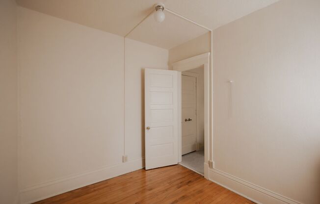 2 beds, 1 bath, 904 sqft, $1,250, Unit 315-11