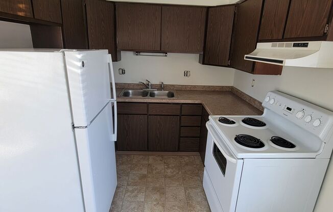 2 beds, 1 bath, $1,100