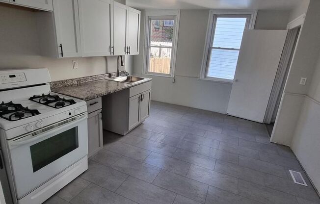 2 beds, 1 bath, $1,495