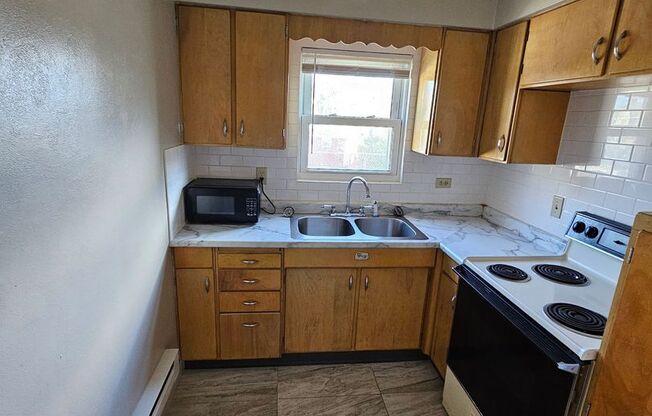 1 bed, 1 bath, $1,100, Unit 5