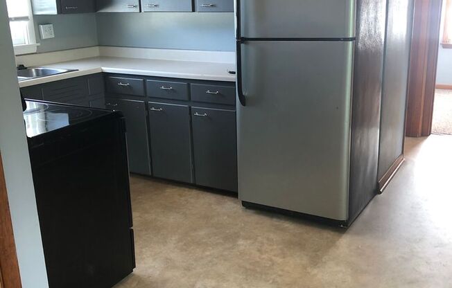 3 beds, 1 bath, 962 sqft, $1,050, Unit 1380