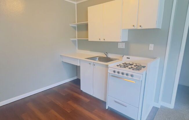 1 bed, 1 bath, $990, Unit 166