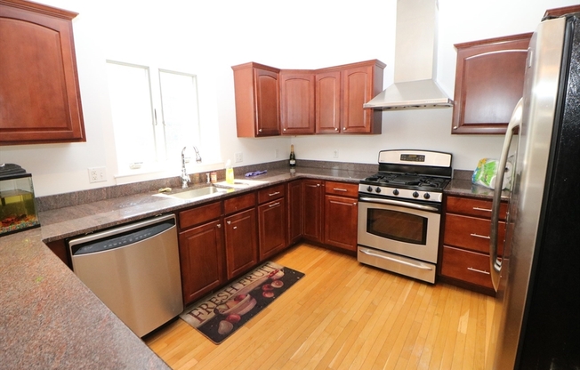 141 GROVES AVE