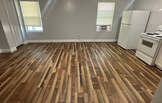 320B - 322 Nixon St.