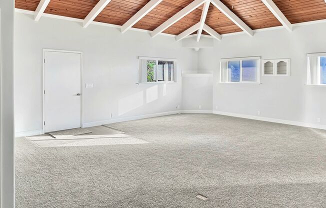 Escape to paradise with breathtaking vistas!