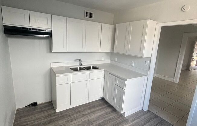 2 beds, 1 bath, 912 sqft, $1,895