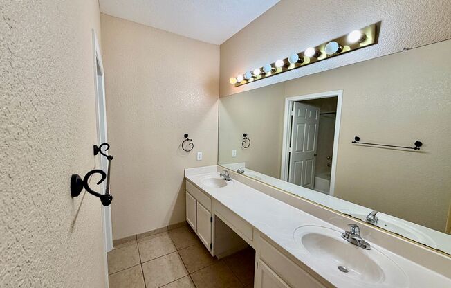 2 beds, 2 baths, $1,525, Unit # 515