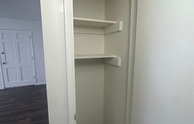 2 beds, 1 bath, 905 sqft, $1,400, Unit 5474-C