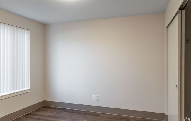 3 beds, 1 bath, 948 sqft, $1,750, Unit 05