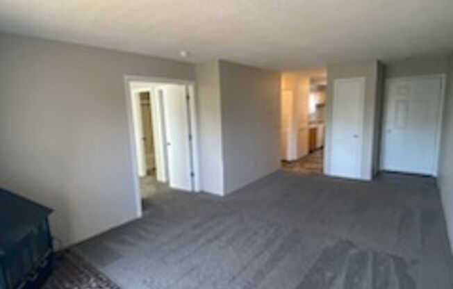 2 beds, 2 baths, 856 sqft, $869, Unit 2827-1817