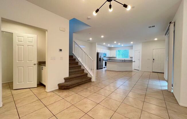 1347 GRAPHITE AVE
