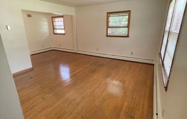 2 beds, 1 bath, 903 sqft, $1,240, Unit C-4