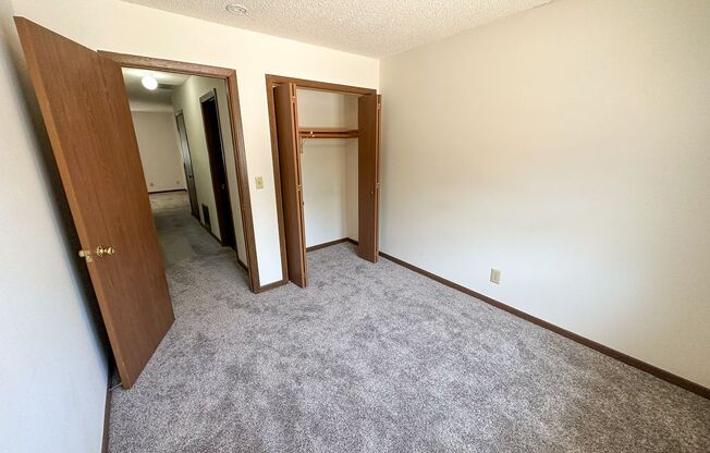 2 beds, 1 bath, 800 sqft, $785