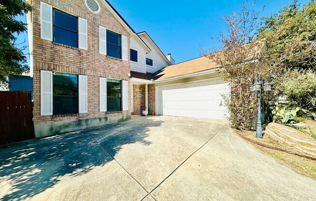 A Stunning 3-Bedroom 2.5-Bath 2 Storey Home with Spacious Layout and Backyard Oasis!