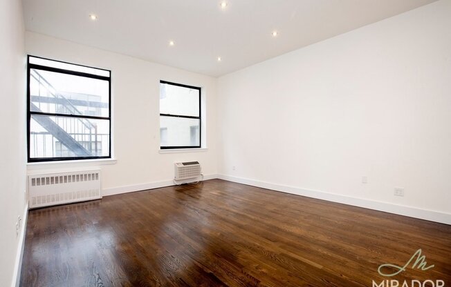 1 bed, 1 bath, $4,000, Unit 5J