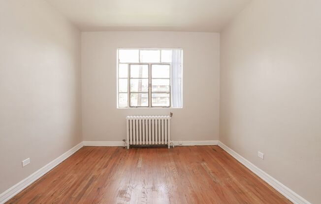 Gorgeous 2 Bed/1 Bath Unit