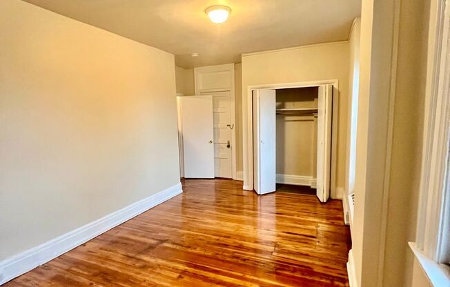 1 bed, 1 bath, $1,075, Unit 245