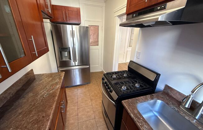 2 beds, 1 bath, $3,750