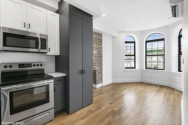 1270 HANCOCK ST