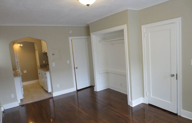 Studio, 1 bath, 300 sqft, $1,375, Unit 1C