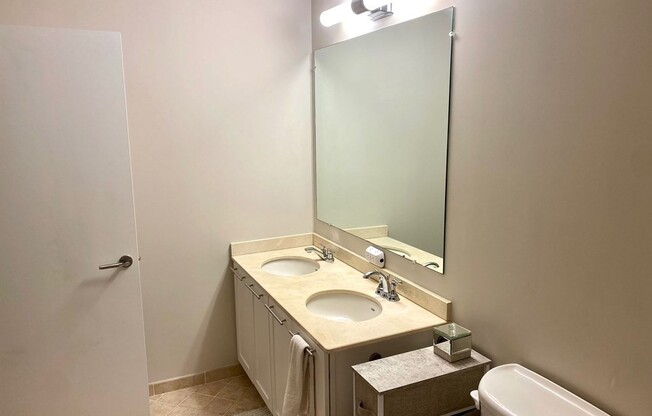 2 beds, 2 baths, 904 sqft, $3,195, Unit 202
