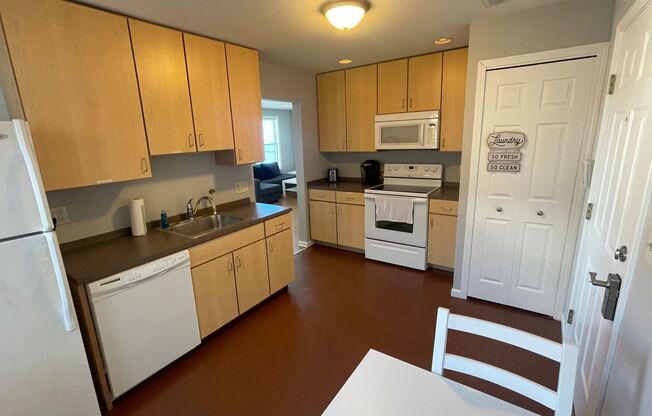 1 bed, 1 bath, $1,200, Unit 3