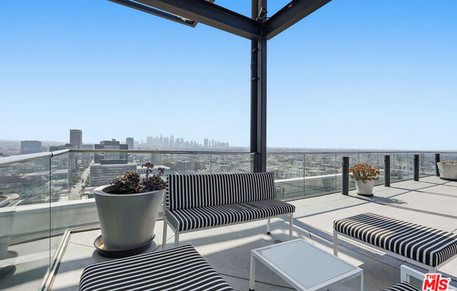 1 bed, 1 bath, 710 sqft, $2,400, Unit 1609