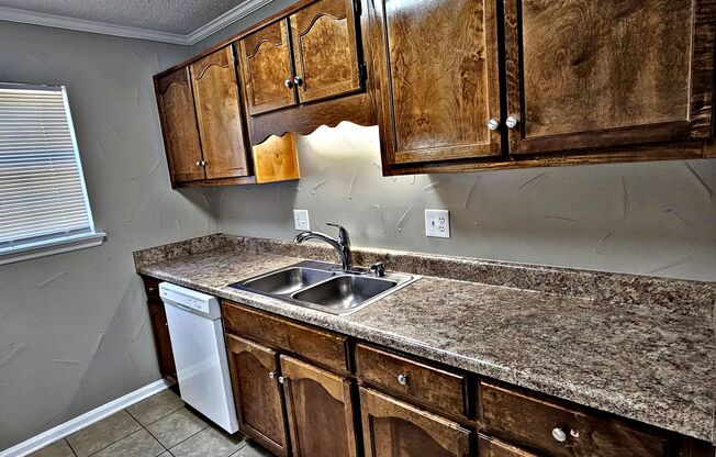 2 beds, 1.5 baths, 1,250 sqft, $975, Unit 2420 #1