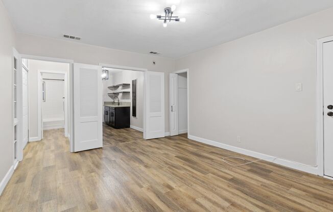 150-154 W Hillcrest Blvd