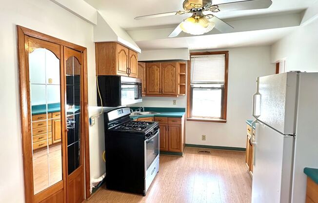 Updated 1 Bed, 1 Bath First Floor Unit in South Side - Private Entrance, Laundry in Basement - Available July 1!