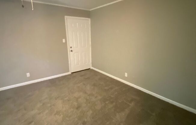 1 bed, 1 bath, 560 sqft, $650, Unit Apt J