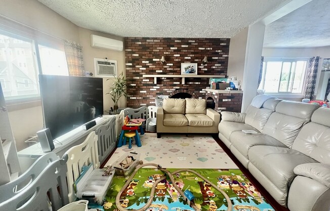 101 WYLLIS AVE