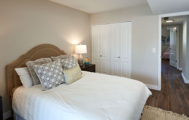 2 beds, 1 bath, 850 sqft, $1,099, Unit 122