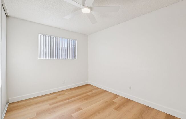 2 beds, 1 bath, 700 sqft, $2,128, Unit 545-1001