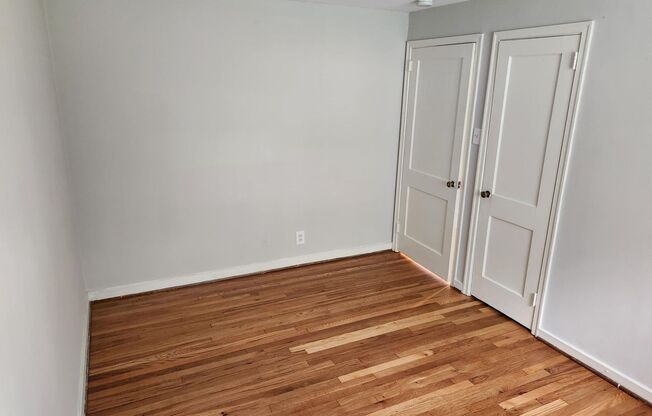 2 beds, 1 bath, 897 sqft, $2,335, Unit E-03