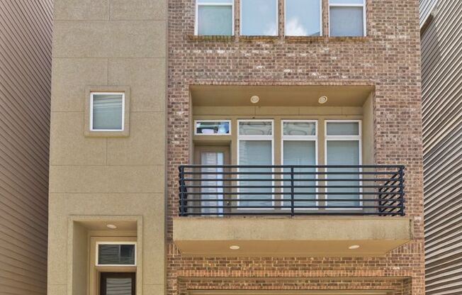 Title: Modern Patio Home with Rooftop Views in Montrose