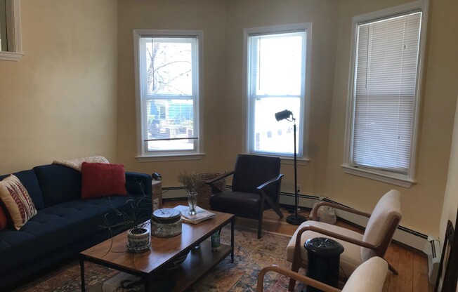 3 beds, 1 bath, $4,000, Unit 1