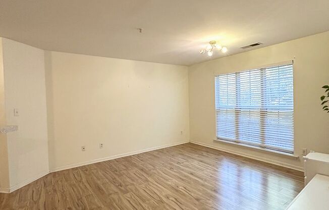 3 beds, 2 baths, $1,900, Unit Unit D