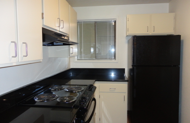2 beds, 1.5 baths, 1,100 sqft, $1,697, Unit 1811